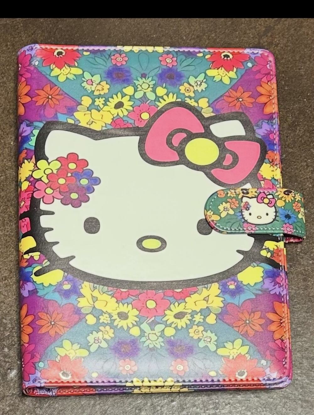 Hello Kitty size A5 Binder w/ stationery paper